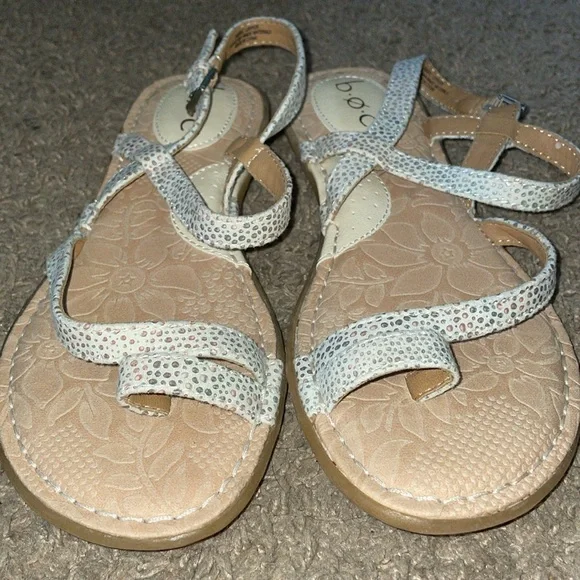 BOC Corey White gold loop toe flat sandals - Picture 7 of 9